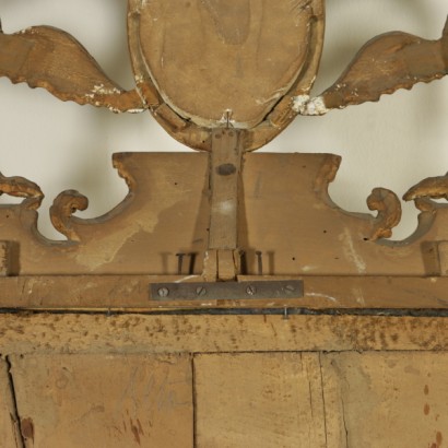 Neoclassical mirror-detail