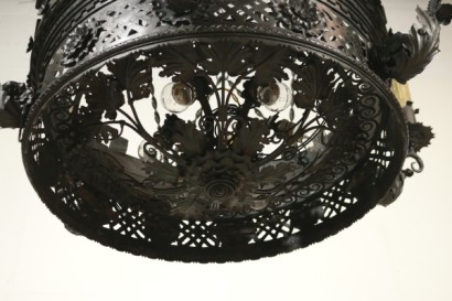 Lampadario in ferro battuto - particolare Lampadario in ferro battuto - particolare