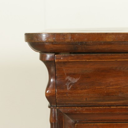 Dresser mid ' 800-detail