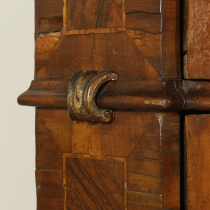 Baroque COMMODE with lift-detail