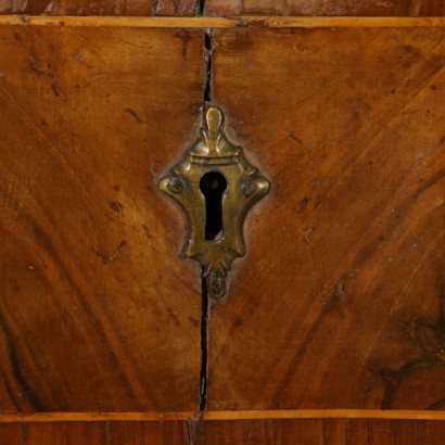 COMMODE baroque avec ascenseur-détail