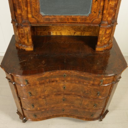 COMMODE baroque avec ascenseur-détail