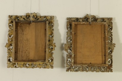 Par de espejos de marco dorado y tallados