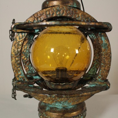 lampe, lampe de table, lampe 900, lampe en verre jaune, verre jaune, lampe en fer, fer effet cuivre, lampe effet cuivre, {* $ 0 $ *}, anticonline