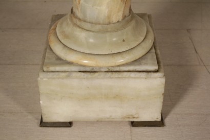 Colonnina in alabastro chiaro - base