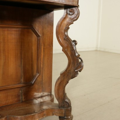 Retractable desk-detail