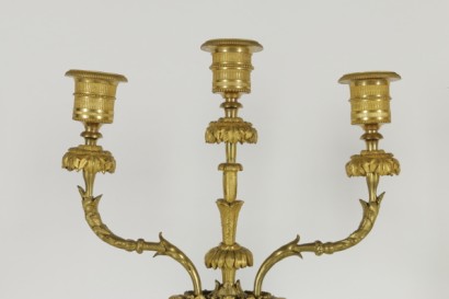 Paar wichtige Louis XVI drei-Licht Leuchter-detail