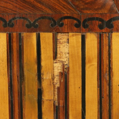 Tuscan bedside table Louis XVI-detail