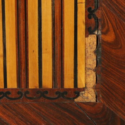 Tuscan bedside table Louis XVI-detail