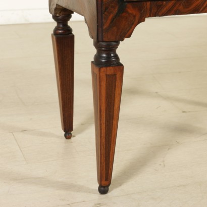 Tuscan bedside table Louis XVI-detail