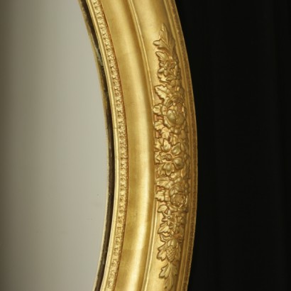 Oval mirror-detail