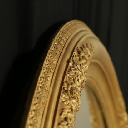 Oval mirror-detail