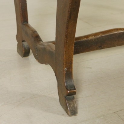 Folding table in tyre-detail