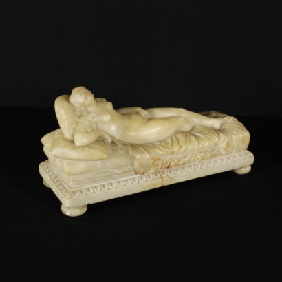 Schlafende venus aus alabaster