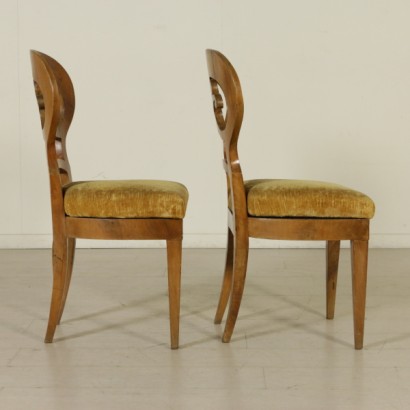 El par de sillas de restauración del lado