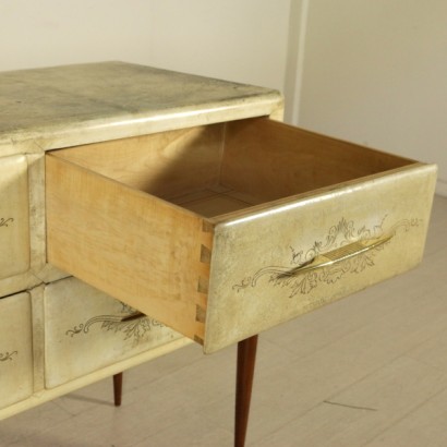 commode, commode avec miroir, une commode des années 50, 50 ans, commode avec miroir des années 50, commode avec revêtement parchemin, une commode recouverte de parchemin, couvrant en parchemin, poignées en laiton, commode avec poignées en laiton, une commode vintage, commode antique moderne, commode avec miroir vintage, commode avec miroir antique moderne, {* $ 0 $ *}, anticonline