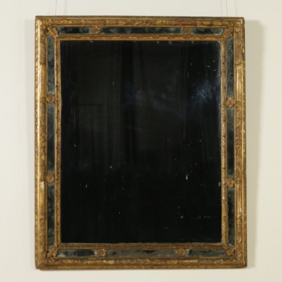 Miroir en bois sculpté et doré