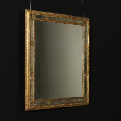 Miroir en bois sculpté et doré