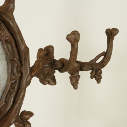 Coat rack in cast iron with a mirror - detail