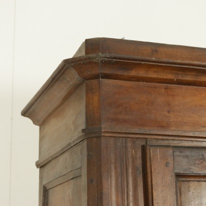 Cabinet in walnut - detail