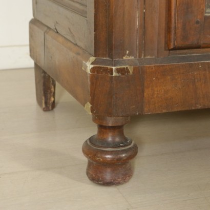 Cabinet in walnut - detail