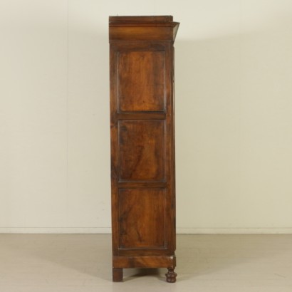 Cabinet in walnut - side