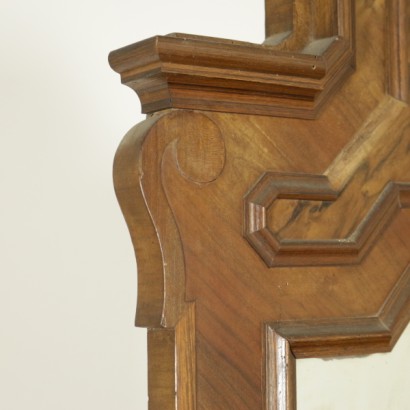 Chest of drawers with mirror - detail