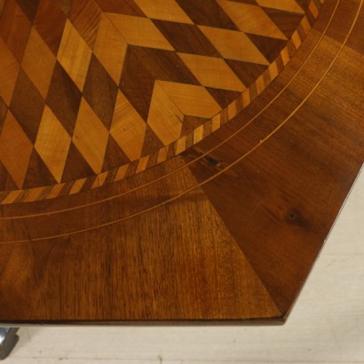 Tavolino esagonale intarsiato - particolare piano
