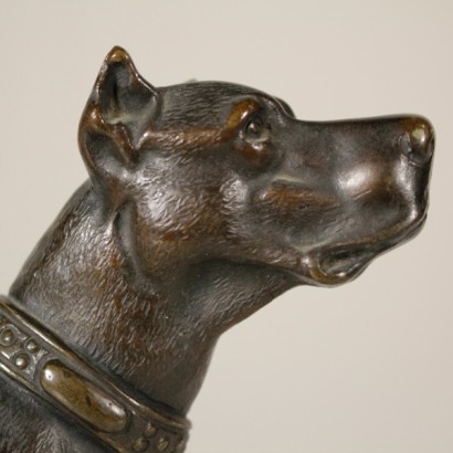 Hund in bronze