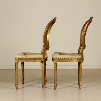 Par de sillas talladas y doradas lado