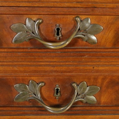 di mano in mano, credenza liberty, credenza 900, credenza in mogano, credenza primi 900, credenza inizio 900, credenza tre corpi, credenza con vetri artistici, vetri artistici, credenza antica, credenza antiquariato