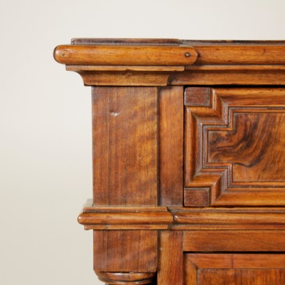 Particolare Piccola credenza Umbertina