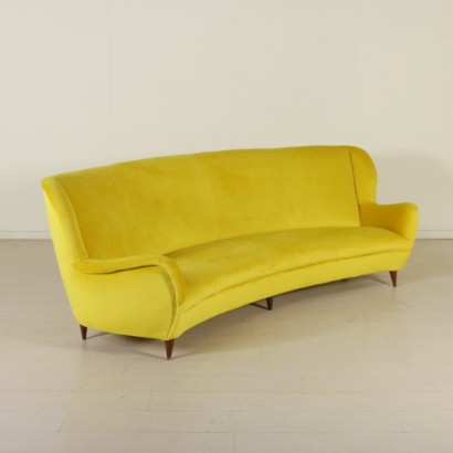 {* $ 0 $ *}, Sofa, 50er Jahre Sofa, modernes antikes Sofa. Design-Sofa, Vintage-Sofa, Vintage-Sofa der 50er Jahre, italienisches Design, gelbes Samtsofa, gelbes modernes antikes Sofa, gelbes 50er-Sofa