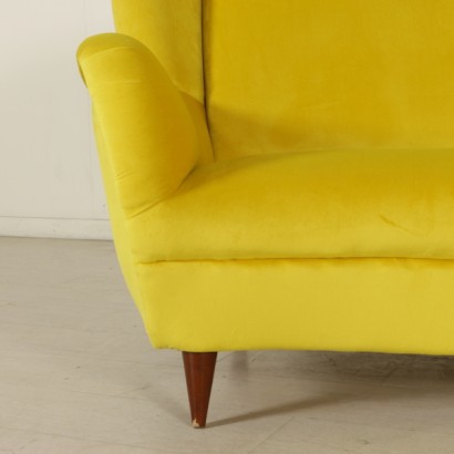 {* $ 0 $ *}, sofá, sofá de los años 50, sofá antiguo moderno. sofá de diseño, sofá vintage, sofá vintage de los años 50, diseño italiano, sofá de terciopelo amarillo, sofá antiguo moderno amarillo, sofá amarillo de los años 50