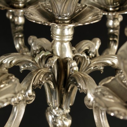 antiquités, chandeliers, chandeliers antiques, chandeliers antiques, chandeliers antiques italiens, paire de chandeliers, candélabre en argent, candélabre baroque, goût baroque, candélabre ciselé