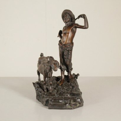 di mano in mano, scultura in bronzo, scultura 900, scultura del 900, giovane pastore con capra, scultura antica, scultura di giovane, giovane in bronzo