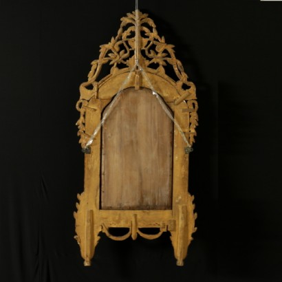 Espejo dorado de estilo neoclásico