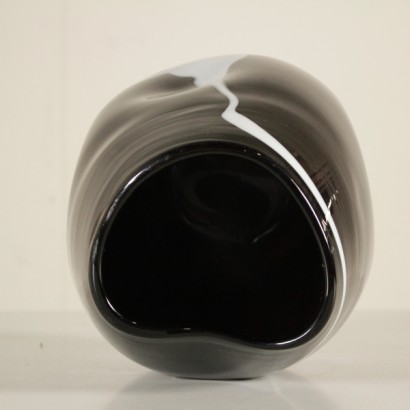 di mano in mano, vaso in vetro, vaso bicolore, vaso policromatico, vaso anni 80, vaso del 900, vaso del novecento, vaso di design, vaso vintage, vaso italiano, vaso nero e bianco