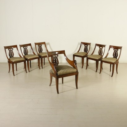 Gruppo di sei sedie e poltrona