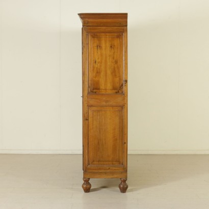 Noyer armoire avec deux portes