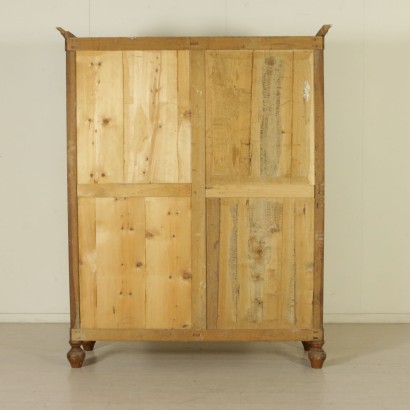 Armario de madera de nogal con dos puertas