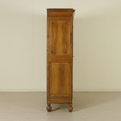 Noyer armoire avec deux portes