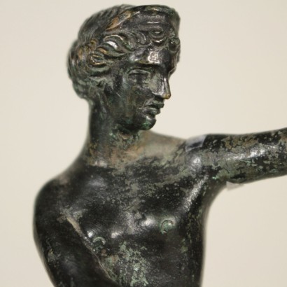 di mano in mano, scultura antica, scultura antiquariato, scultura base in legno, scultura 900, scultura novecento, scultura femminile, scultura classica, scultura europa