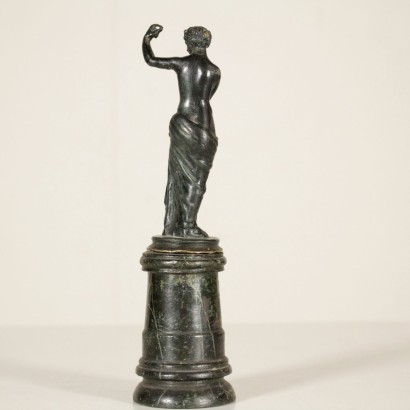 di mano in mano, scultura antica, scultura antiquariato, scultura base in legno, scultura 900, scultura novecento, scultura femminile, scultura classica, scultura europa