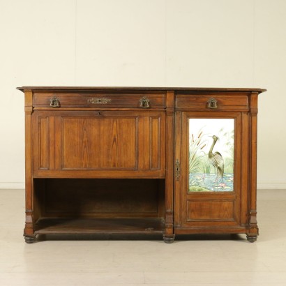 di mano in mano, credenza elegante, credenza con anta, credenza con formelle, credenza porcellana, credenza con decori, credenza a giorno, credenza 900, credenza novecento, credenza italia, credenza in rovere