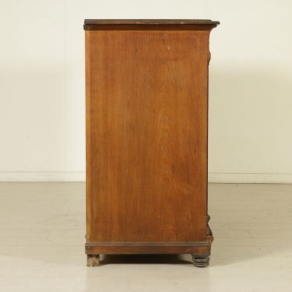 di mano in mano, credenza elegante, credenza con anta, credenza con formelle, credenza porcellana, credenza con decori, credenza a giorno, credenza 900, credenza novecento, credenza italia, credenza in rovere