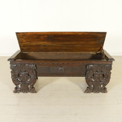 {* $ 0 $ *}, carved bench, bench with caryatids, bench with leaf elements, bench with internal compartment, opening bench, 900 bench, twentieth century bench, Italian bench, walnut bench, neo-renaissance style bench