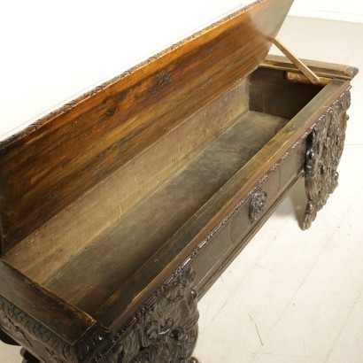 {* $ 0 $ *}, carved bench, bench with caryatids, bench with leaf elements, bench with internal compartment, opening bench, 900 bench, twentieth century bench, Italian bench, walnut bench, neo-renaissance style bench