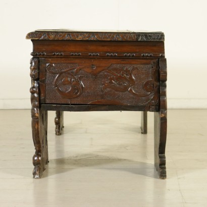 {* $ 0 $ *}, carved bench, bench with caryatids, bench with leaf elements, bench with internal compartment, opening bench, 900 bench, twentieth century bench, Italian bench, walnut bench, neo-renaissance style bench