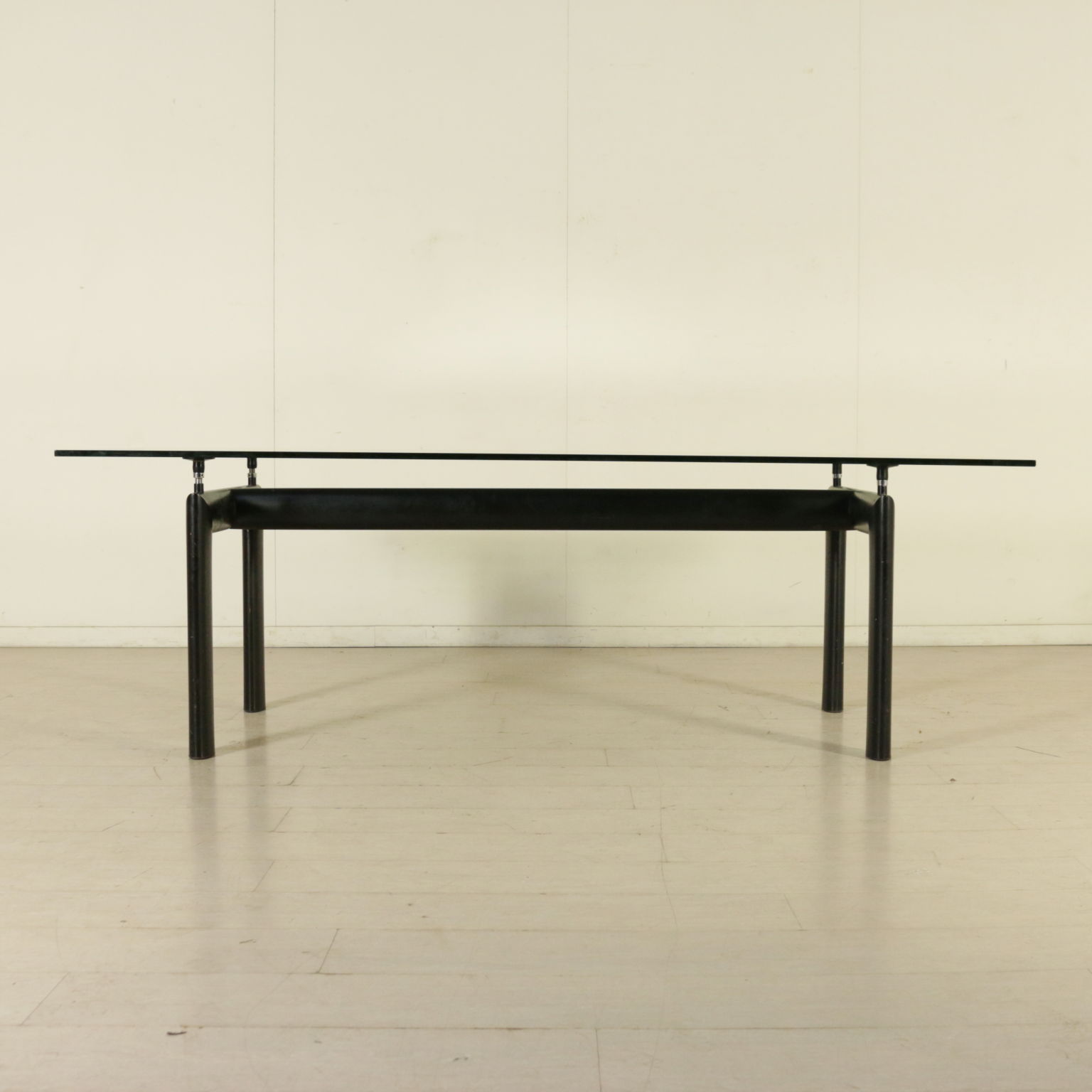 Tisch Le Corbusier - Tische - Modernes design - dimanoinmano.it Tisch Le Corbusier - Tische - Modernes design - dimanoinmano.it